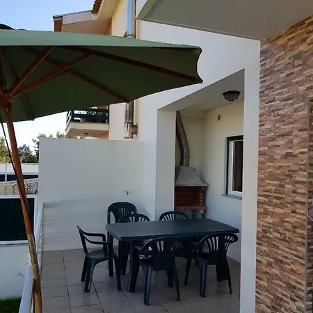 Mikes Beach House * Torreira